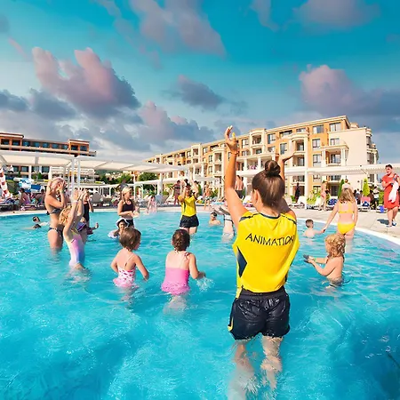 Lägenhetshotell Premier With Pool & Sea View 4*