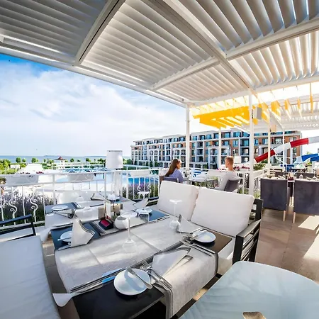 Premier With Pool & Sea View شقة فندقية *