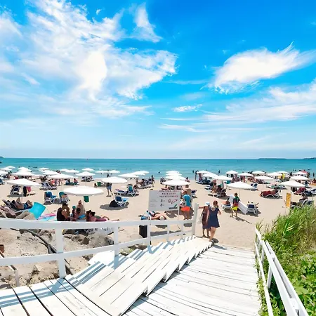 Aparthotel Premier With Pool & Sea View 4*