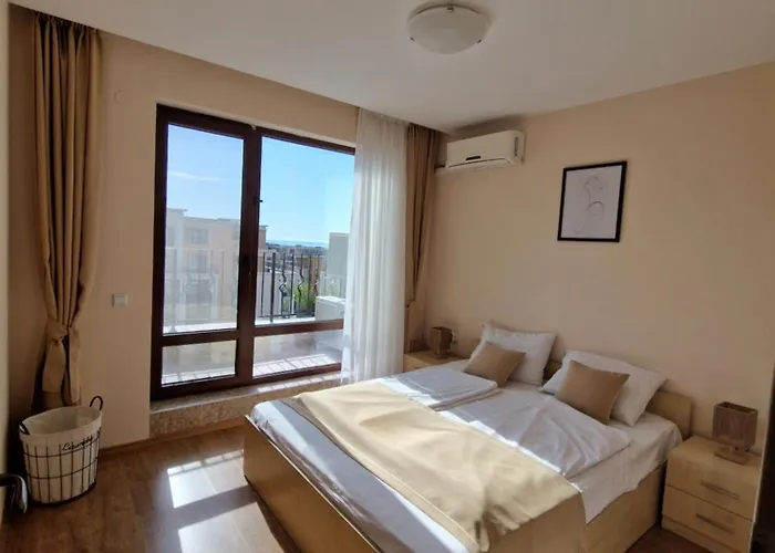 Premier With Pool & Sea View Apartmanhotel 4*