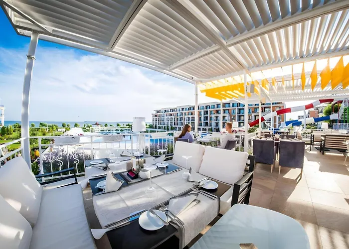 Premier With Pool & Sea View Apartmanhotel 4*